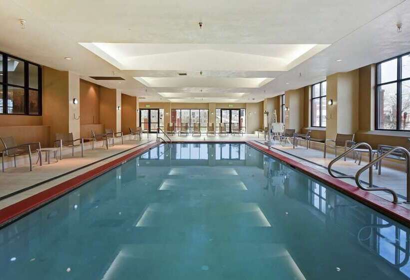 فندق Embassy Suites By Hilton Omaha Downtown Old Market