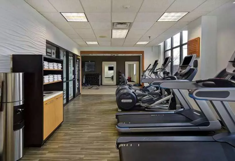 ホテル Embassy Suites By Hilton Omaha Downtown Old Market