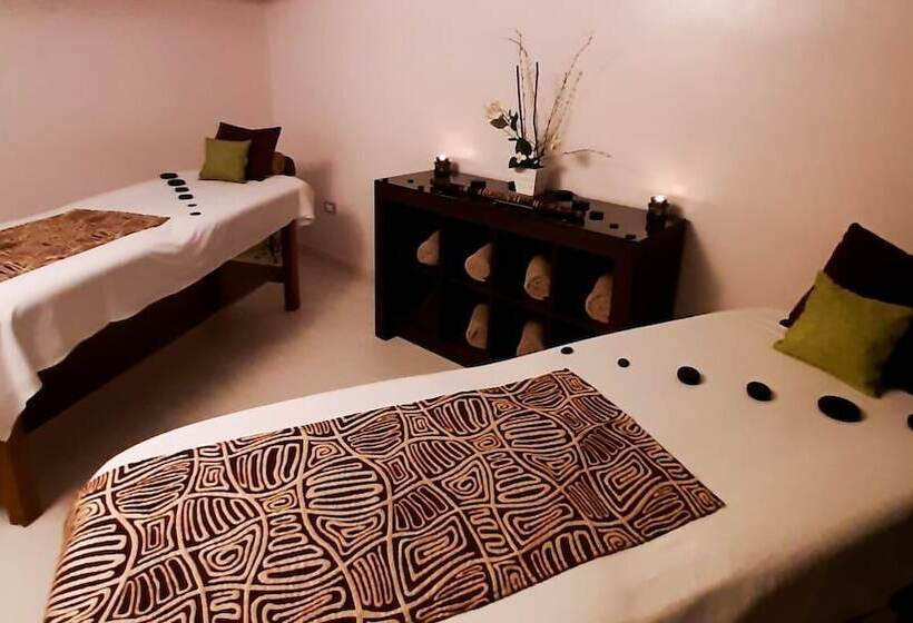 هتل Hesperia Playa El Agua