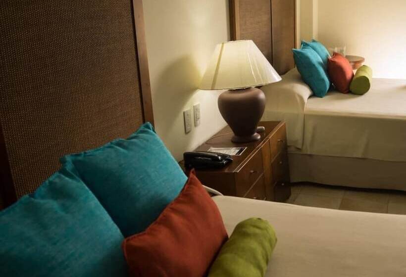 هتل Hesperia Playa El Agua