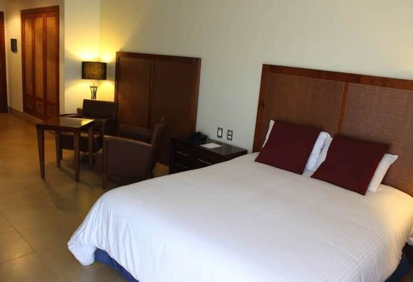 هتل Hesperia Playa El Agua