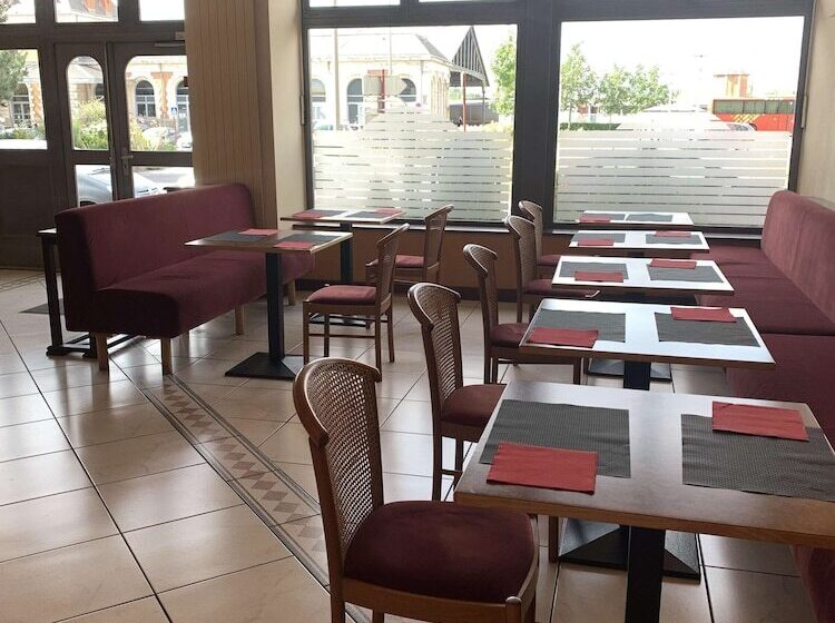 בית מלון כפרי Kyriad Rodez