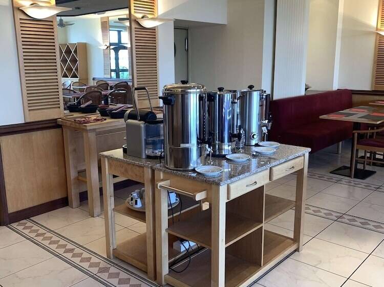 בית מלון כפרי Kyriad Rodez