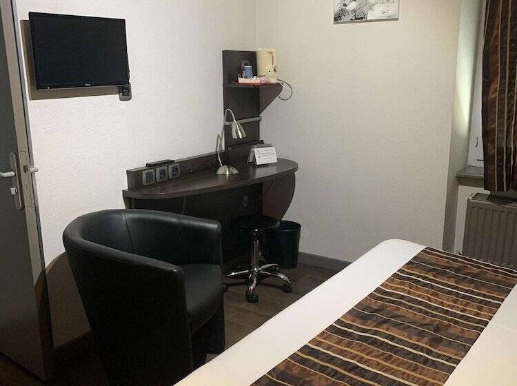 בית מלון כפרי Kyriad Rodez