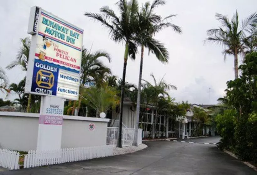 Отель Runaway Bay Motor Inn