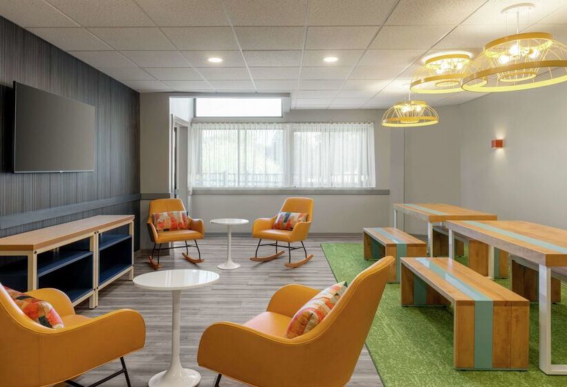 فندق Spark By Hilton Mystic Groton