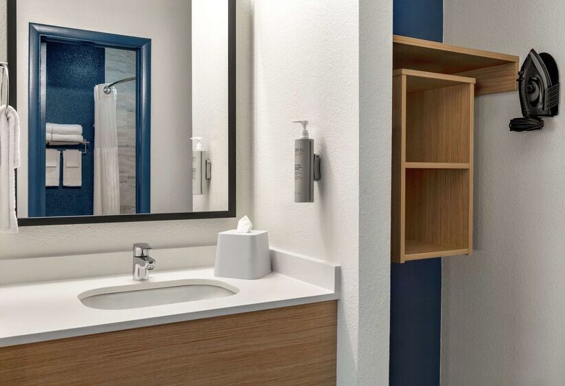 فندق Spark By Hilton Mystic Groton