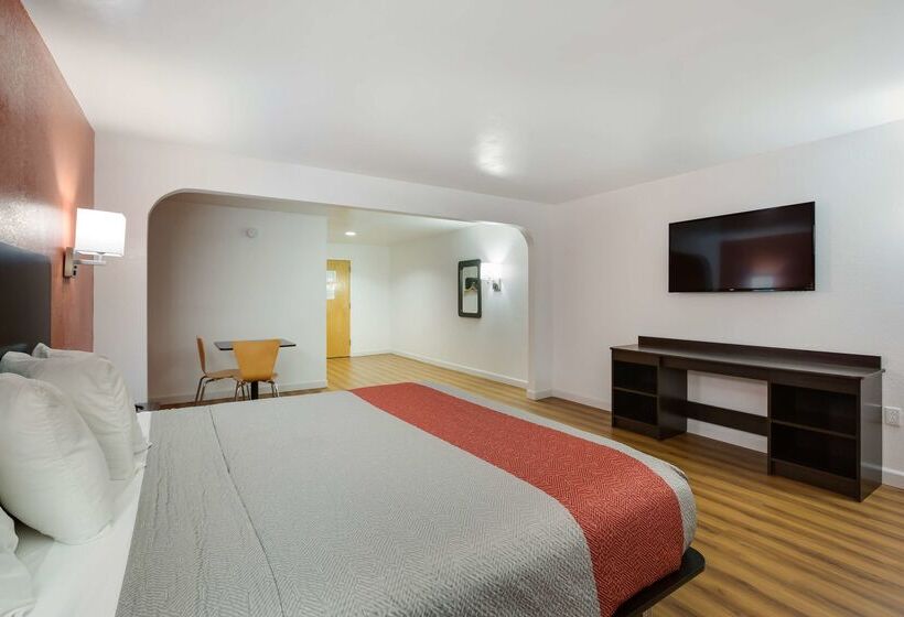 Motel 6 Suwanee, Ga   Gwinnett Center