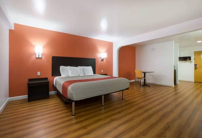 Motel 6 Suwanee, Ga   Gwinnett Center