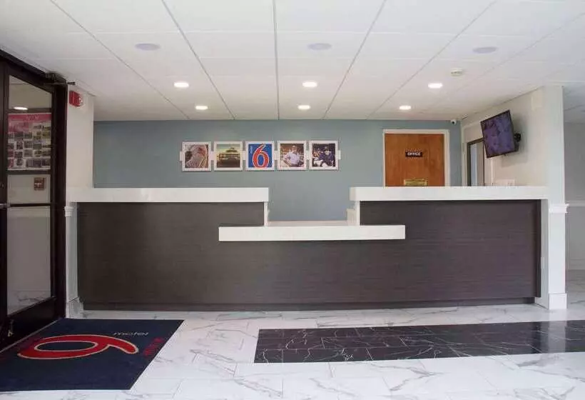 Motel 6 Suwanee, Ga   Gwinnett Center