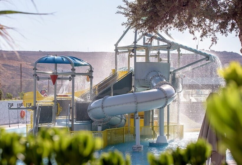 בית מלון כפרי Arina Beach Resort