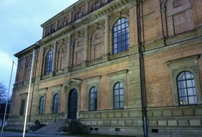 Hotelli Hauser An Der Universitat