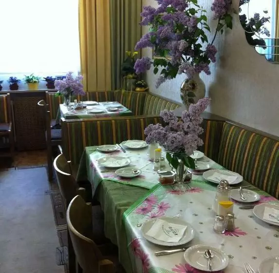 Hotelli Hauser An Der Universitat