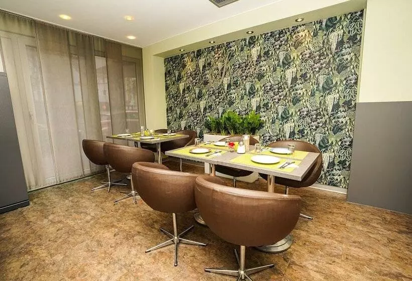 Отель Scala Frankfurt City Centre