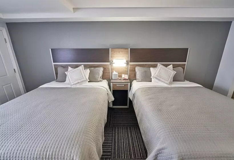 هتل Admiralty Inn & Suites A Red Collection