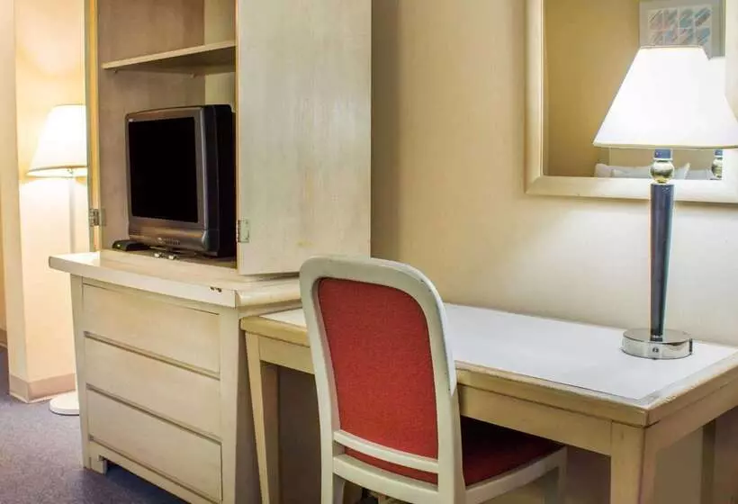 酒店 Econo Lodge Drums