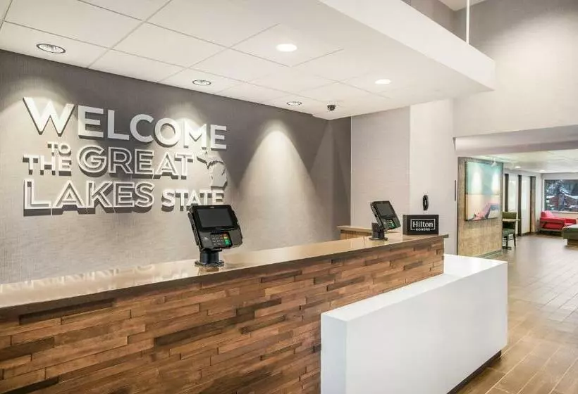 Отель Hampton Inn & Suites Houghton