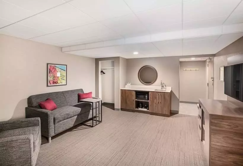 Отель Hampton Inn & Suites Houghton