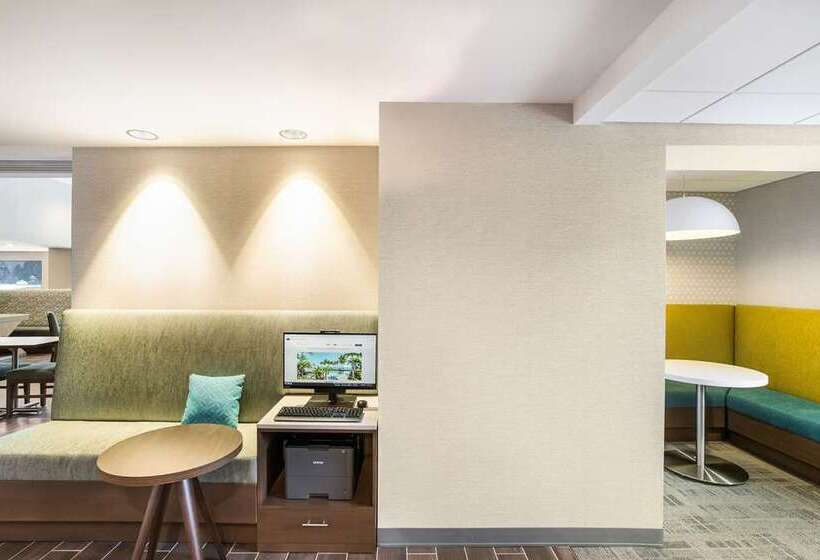 Отель Hampton Inn & Suites Houghton