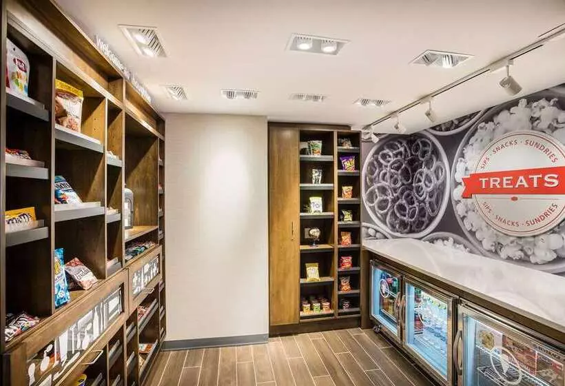 Отель Hampton Inn & Suites Houghton