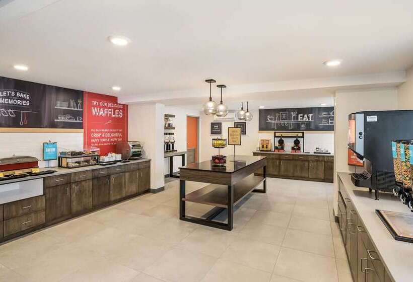 Отель Hampton Inn & Suites Houghton