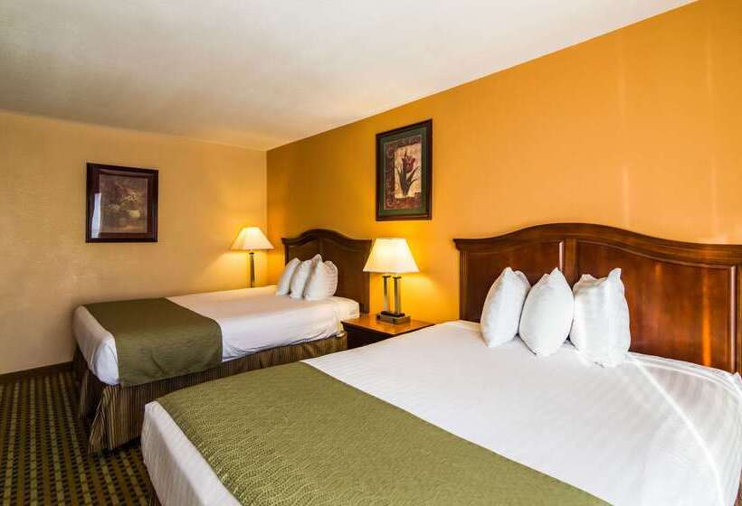 בית מלון כפרי Quality Inn