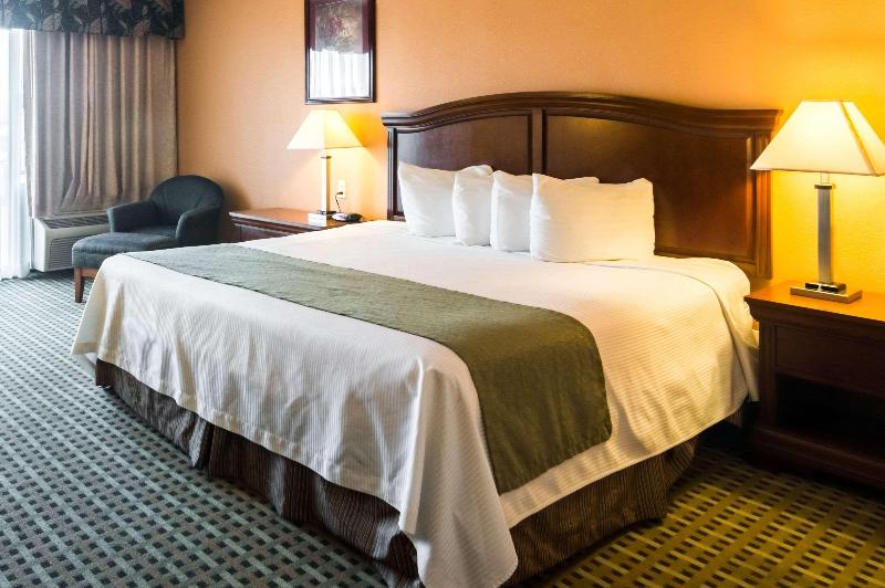 בית מלון כפרי Quality Inn