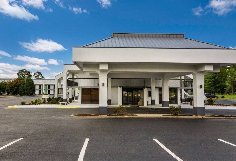 בית מלון כפרי Quality Inn