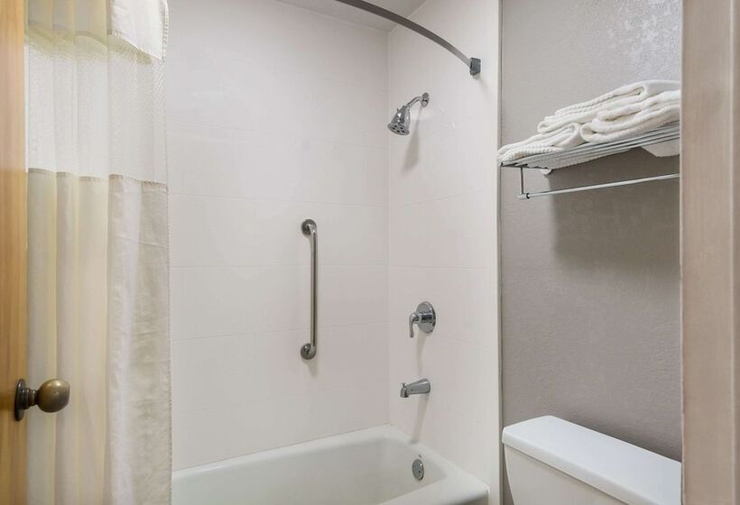 בית מלון כפרי Quality Inn