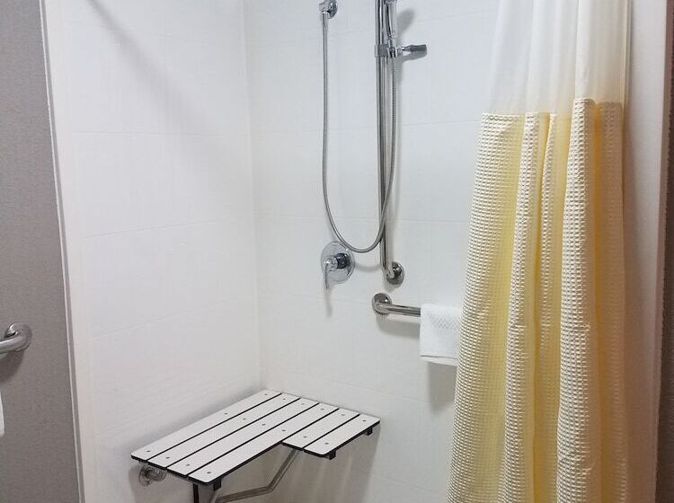 בית מלון כפרי Quality Inn