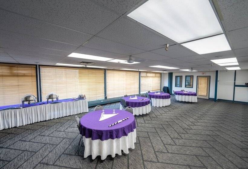 Sternwheeler Hotel And Conference Centre