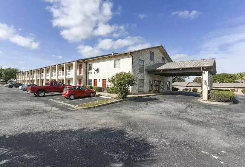 Szálloda Windcrest Inn And Suites