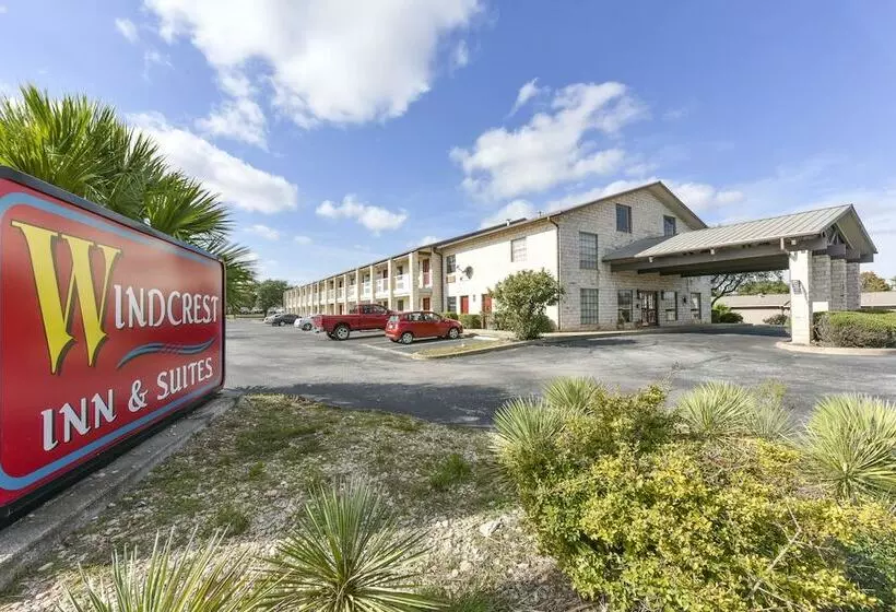 Szálloda Windcrest Inn And Suites