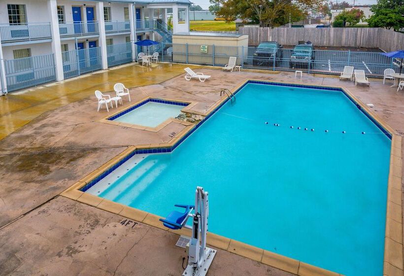 Motel 6 Alexandria, La  South