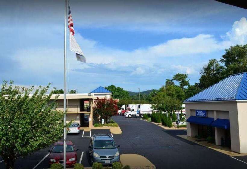 בית מלון כפרי Baymont By Wyndham Lynchburg