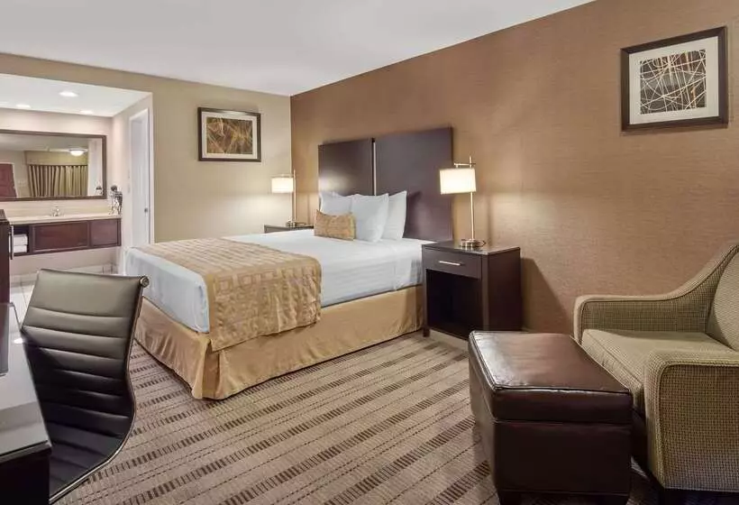 هتل Best Western Pasadena Royale Inn & Suites