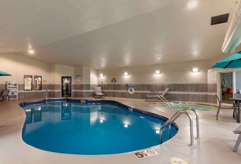 호텔 Clarion Pointe Tomah