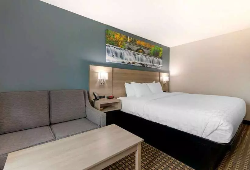 Отель Clarion Pointe Tomah