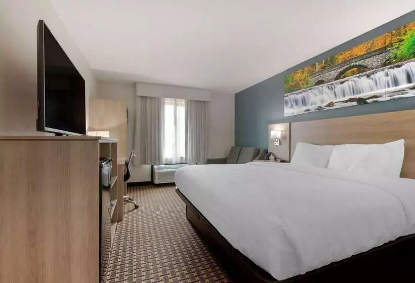 Отель Clarion Pointe Tomah