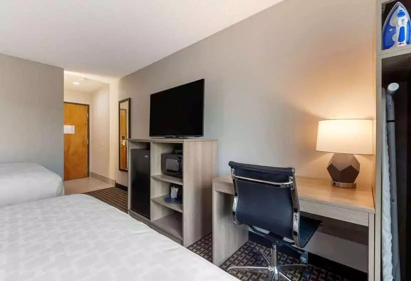 Отель Clarion Pointe Tomah