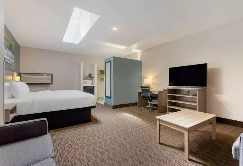 Отель Clarion Pointe Tomah