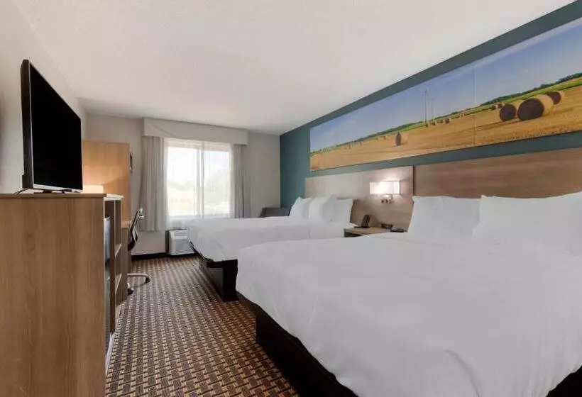 Отель Clarion Pointe Tomah