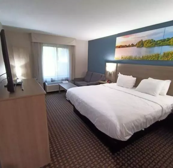 Отель Clarion Pointe Tomah