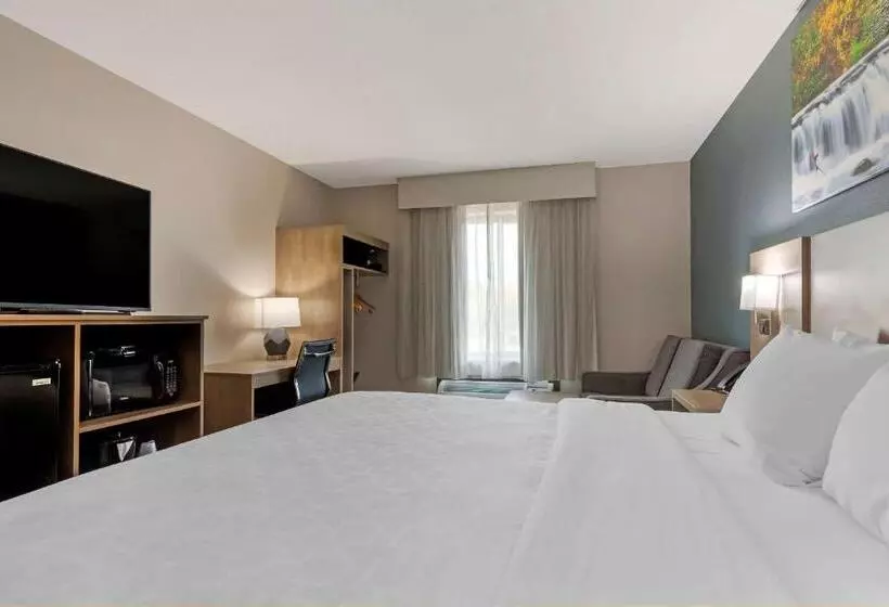 Отель Clarion Pointe Tomah