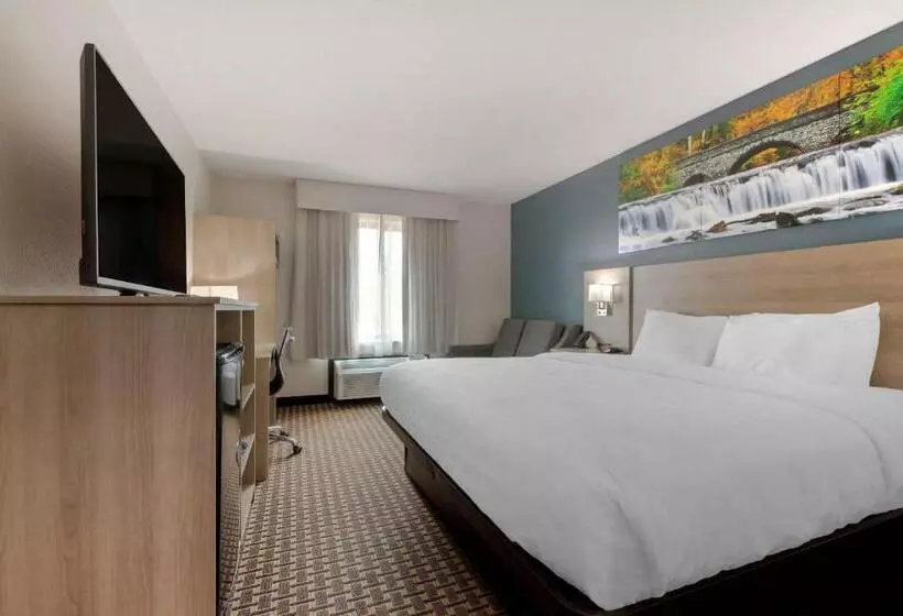 Отель Clarion Pointe Tomah