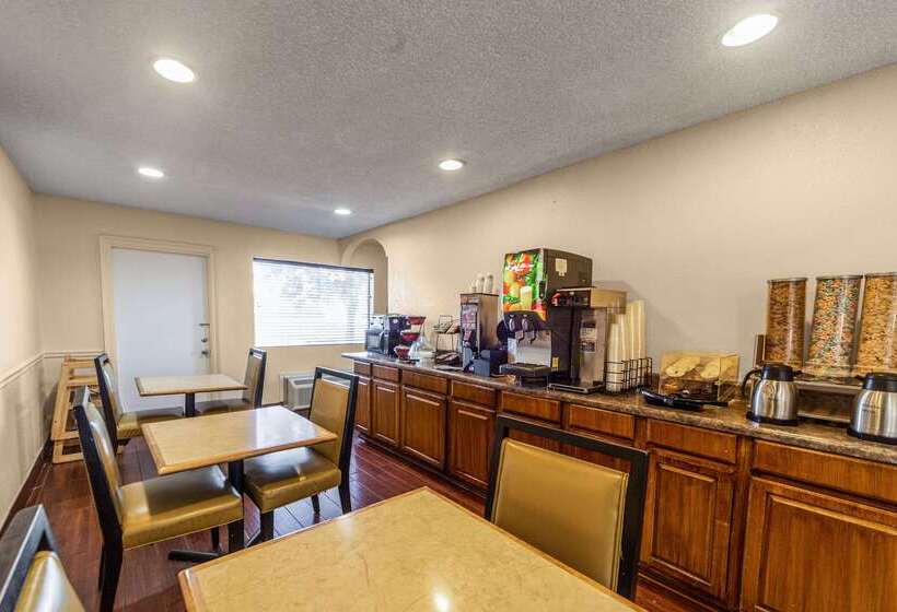 فندق Econo Lodge Meridian