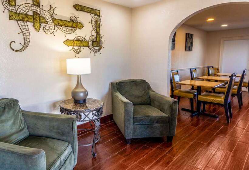 فندق Econo Lodge Meridian