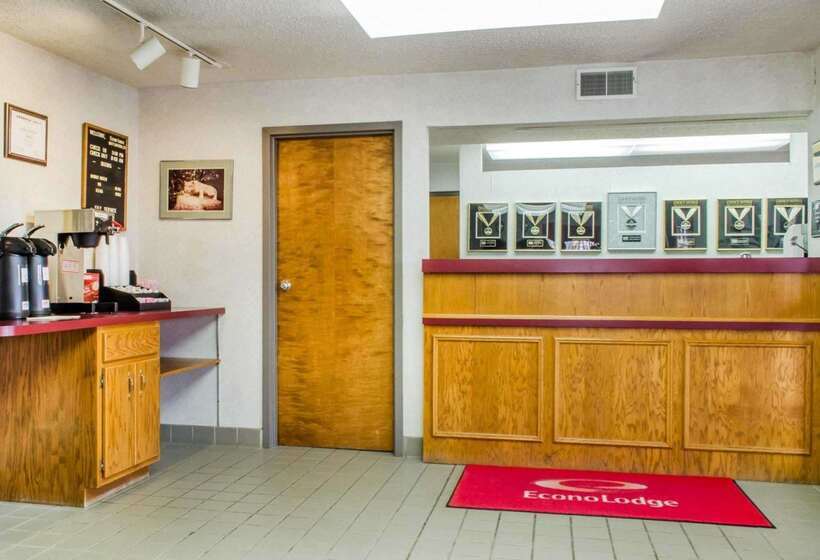 Отель Econo Lodge