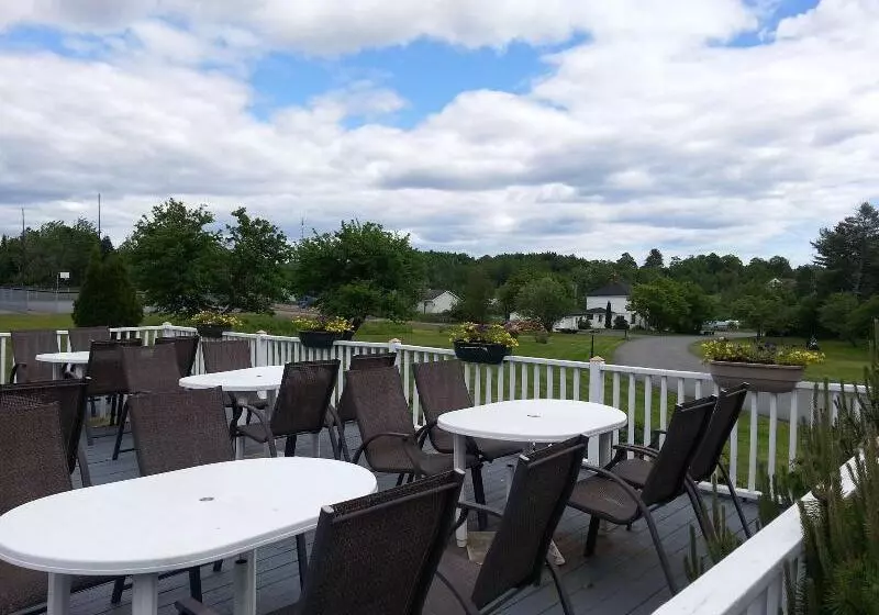 Отель Granite Town