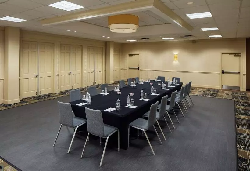 فندق Holiday Inn Weirtonsteubenville Area